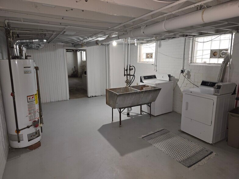 Building Photo - 1096 Beaconsfield Ave