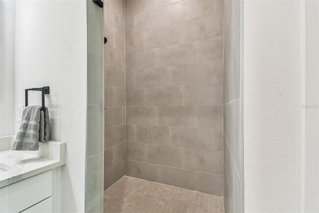 Building Photo - 3840 Pompano Dr SE