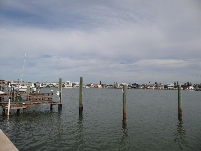 Building Photo - 13360 Boca Ciega Ave