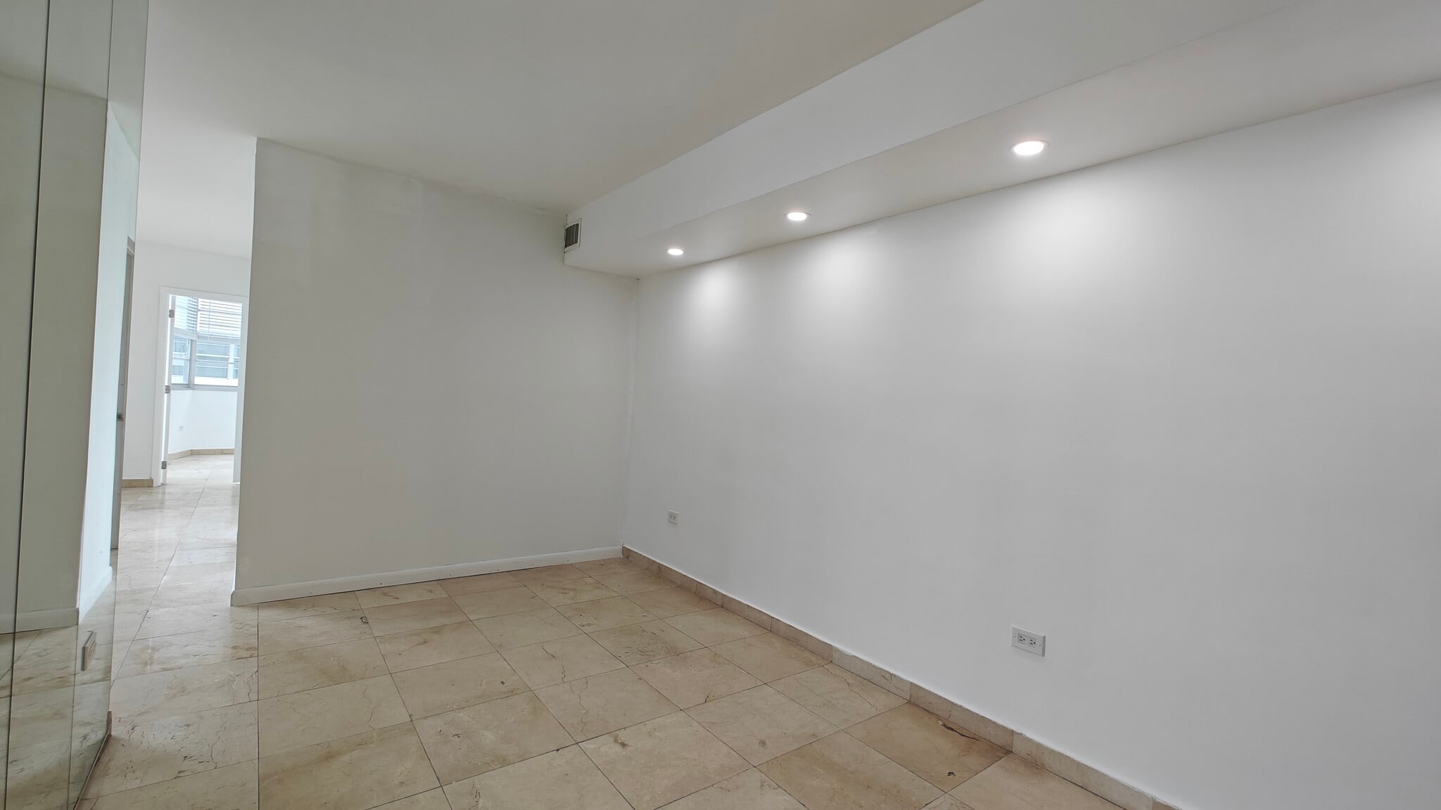 Building Photo - 825 Brickell Bay Dr