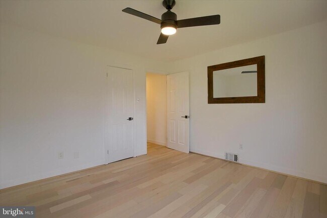 Building Photo - 2400 Linglestown Rd