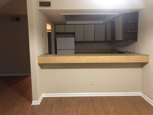Building Photo - Move in ready
