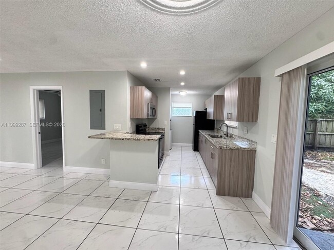 Building Photo - 206 NW 5th Ave