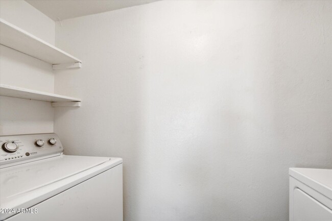 Building Photo - 4012 S 44th Pl