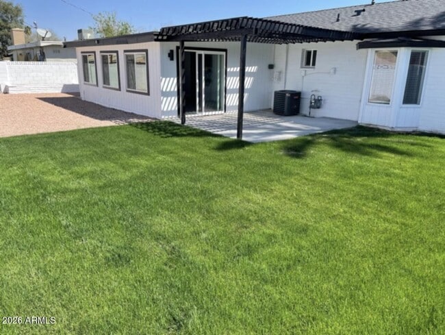 Building Photo - 2144 S Los Feliz Dr