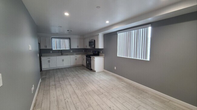 Building Photo - 32(839)