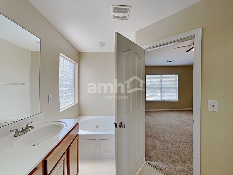 Building Photo - 13217 Heath Grove Dr