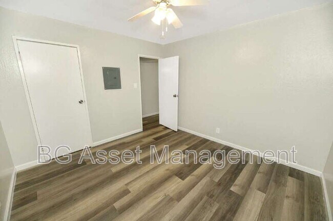 Building Photo - 1932 Ethan Wy