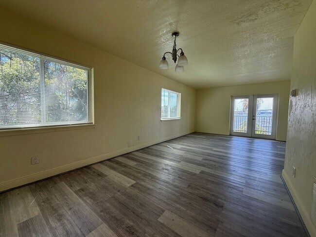 Building Photo - 900 S Peninsula Dr