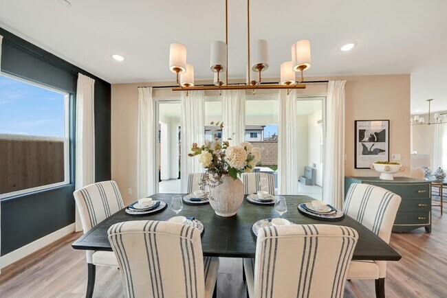 Building Photo - 2133 W Cardinal Ave