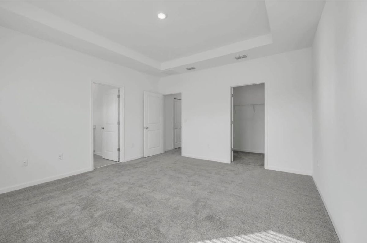 Building Photo - 2550 Skyline Lp