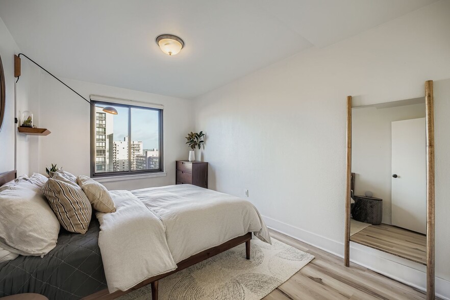 Building Photo - 1105 Spring St