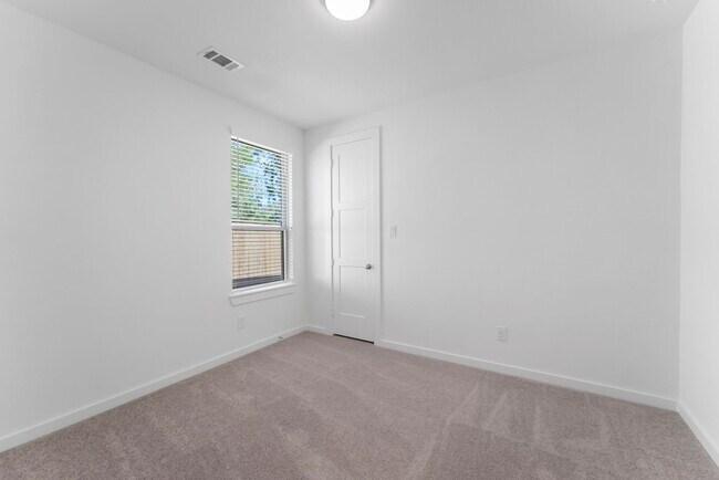 Building Photo - 26383 Golden Pass Lp