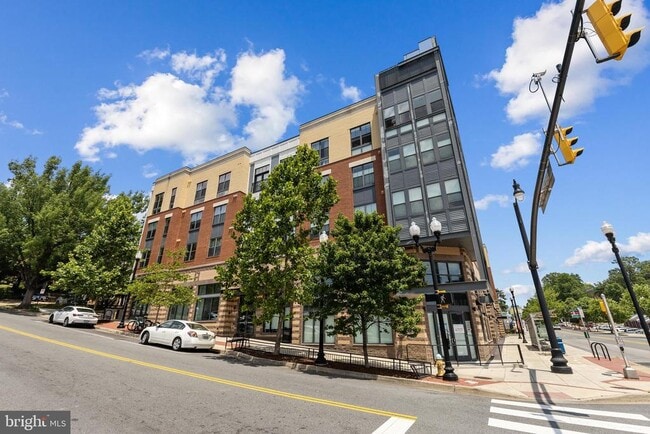 Building Photo - 989 S Buchanan St