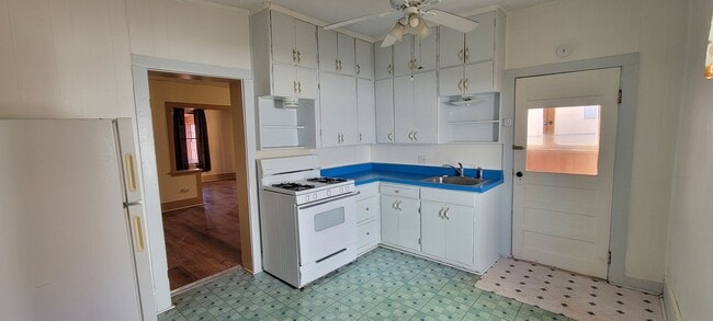 Building Photo - 2 bedroom 1 bath home