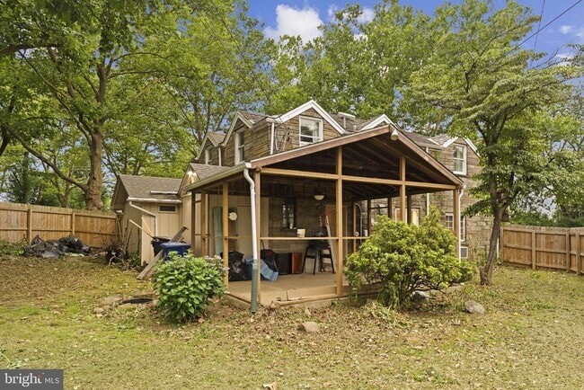 Building Photo - 704 Evergreen St