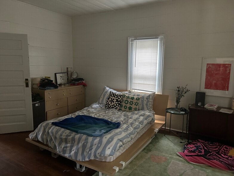 Building Photo - 627 Tennelle St SE