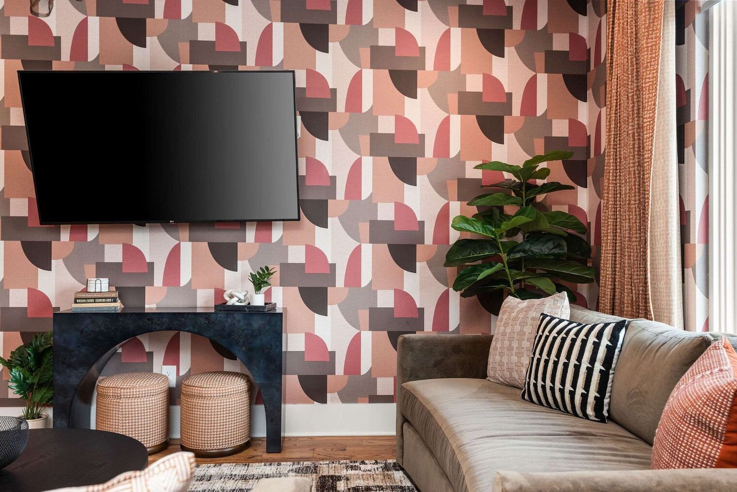 Building Photo - 770 E Argyle Ave