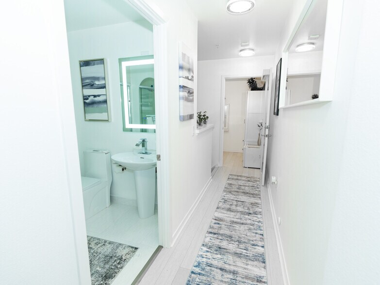 Building Photo - 88 King St