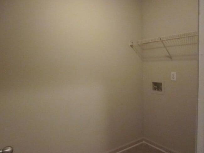 Building Photo - ALMOST NEW 4BEDROOM/3BATH HOME ON CORNER L...