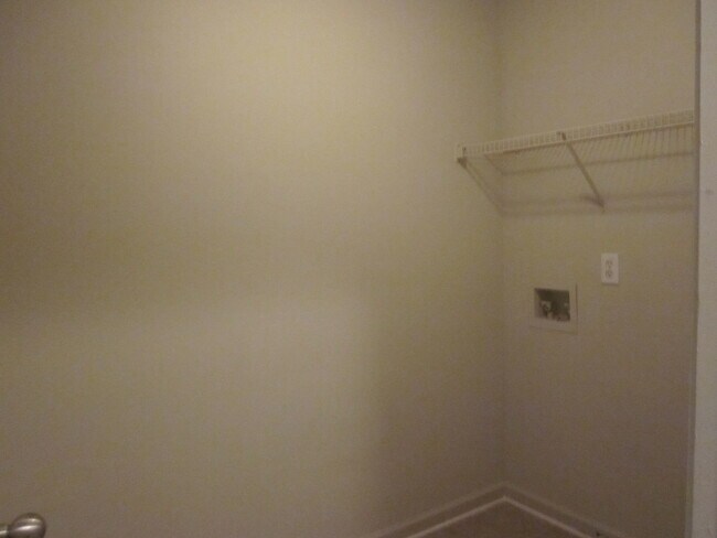 Building Photo - ALMOST NEW 4BEDROOM/3BATH HOME ON CORNER LOT!!!