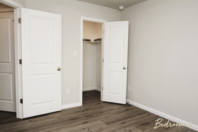 Building Photo - 6032 Genova Pl