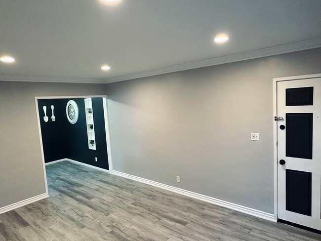 Building Photo - 1220 N Cordova St