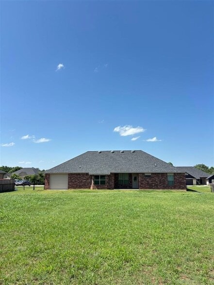 Building Photo - 2209 E Grassland Ln