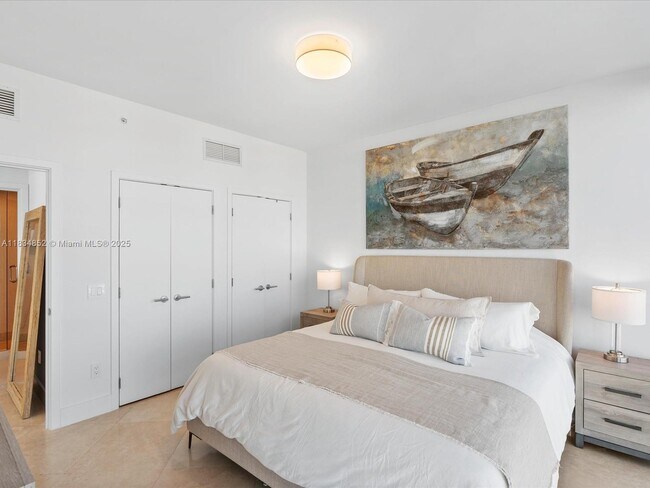Building Photo - 6899 Collins Ave
