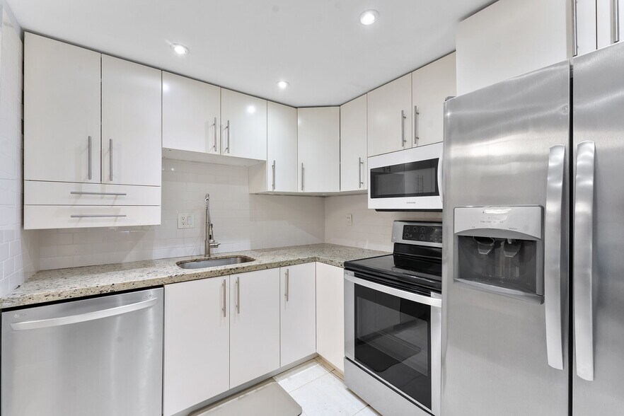 Building Photo - 9370 SW 8th St