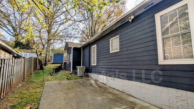 Building Photo - 1411 May Ave SE