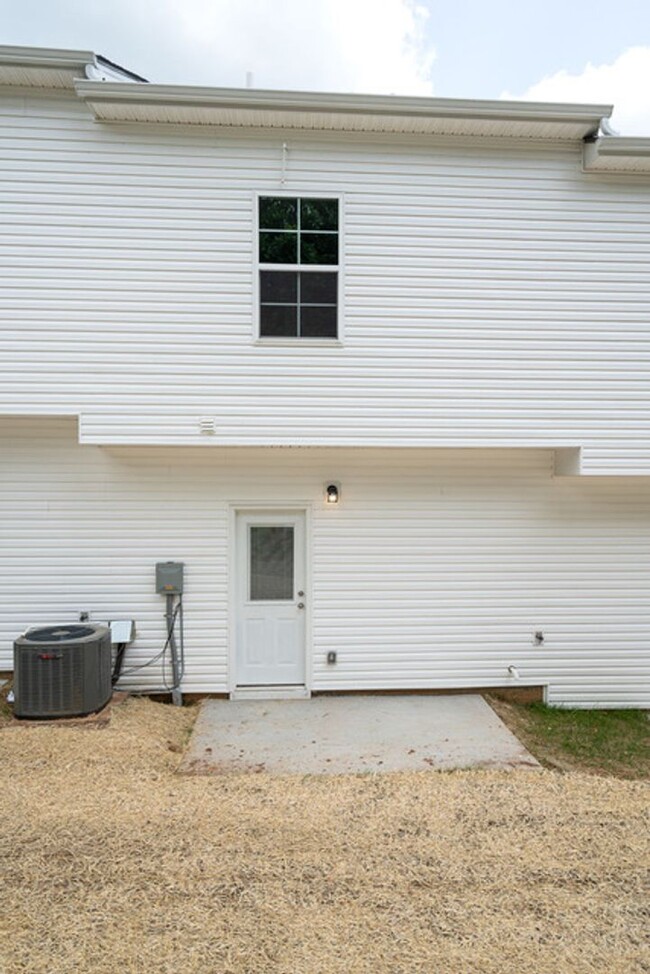 Building Photo - Lovely Townhome in Columbia!