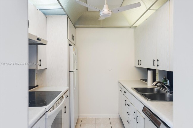 Building Photo - 2401 Antigua Cir