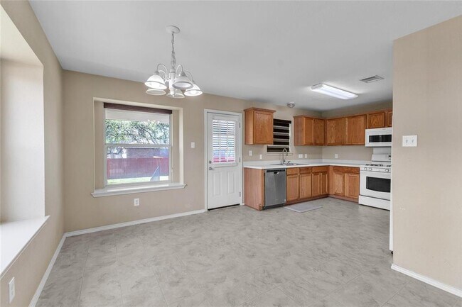 Building Photo - 3730 Castle Rock Dr