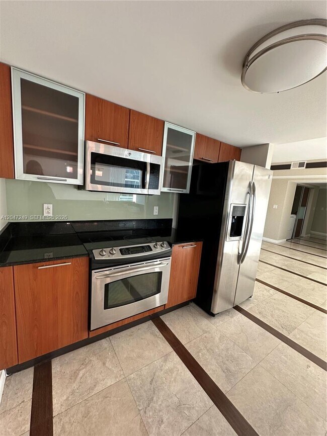 Building Photo - 1800 N Bayshore Dr