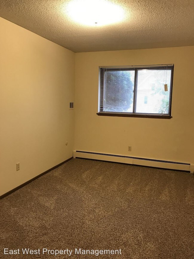 Building Photo - 1301 E 4th St