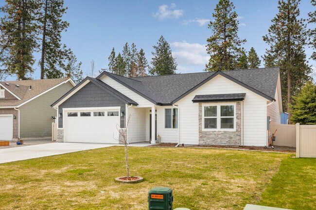 Building Photo - Peaceful North Idaho Retreat -- Quiet Cul-...