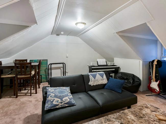 Building Photo - Updated 4 Bed 2 Bath Townhouse in Lancaster City!