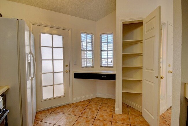 Building Photo - 6549 Lemitar Dr