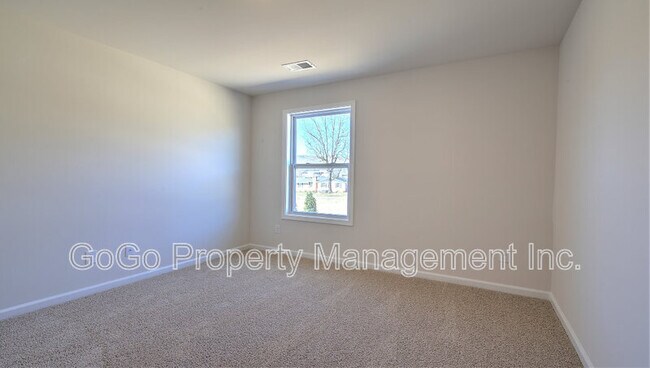 Building Photo - 208 Reynard Trl