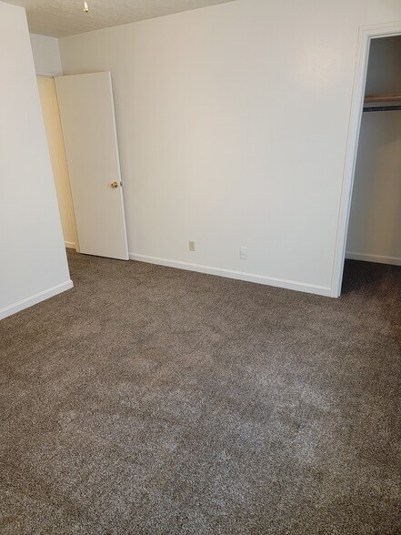 Building Photo - 8446 Shawn Ridge Dr