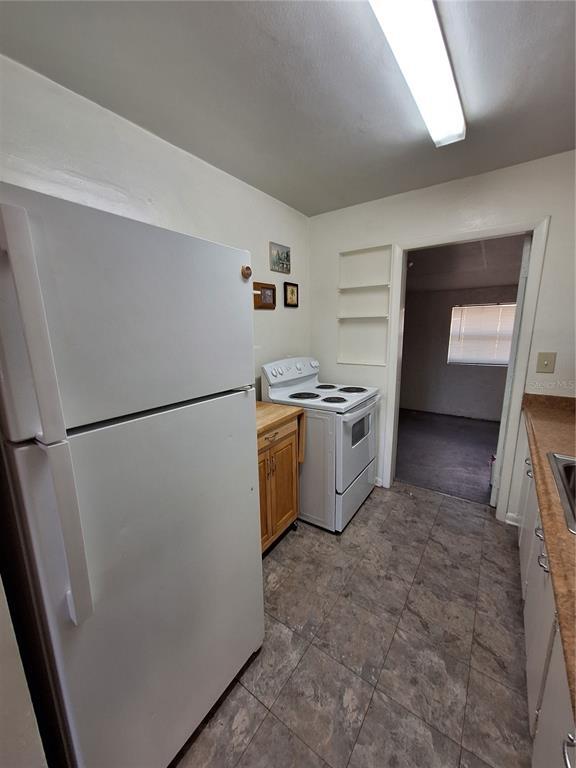 Building Photo - 21528 Kenyon Ave