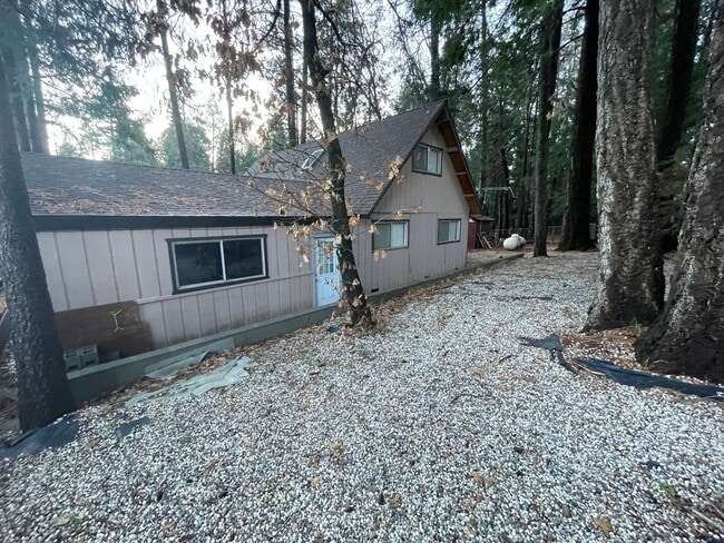 Building Photo - Two story 4 bedroom 2 bath home, Magalia