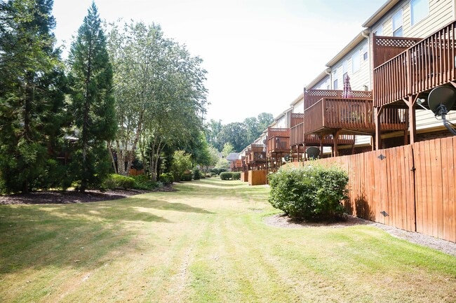 Building Photo - 851 Stratum Way SE