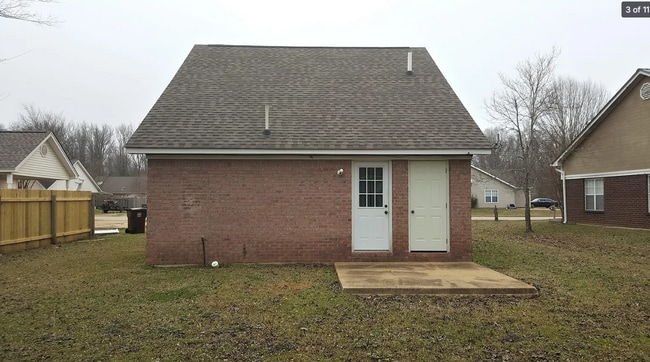 Building Photo - 123 Willow Creek Rd