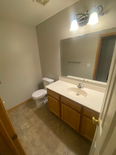 Building Photo - 2444 Yellowstone Dr