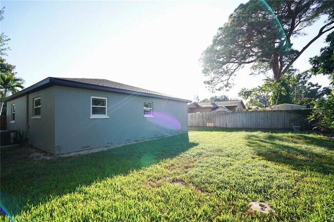 Building Photo - 5817 Dartmouth Ave N