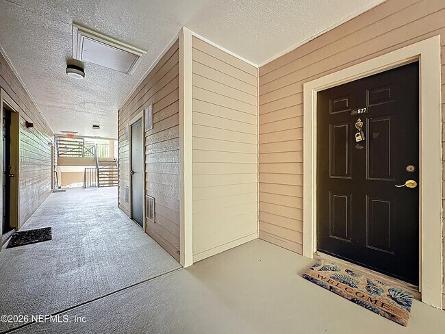 Building Photo - 13810 Sutton Park Dr N