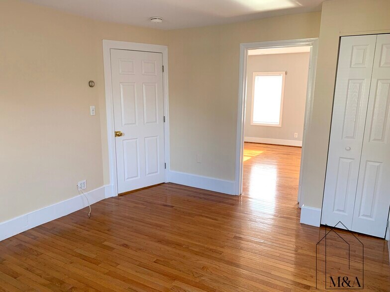 Building Photo - 186 Broadway