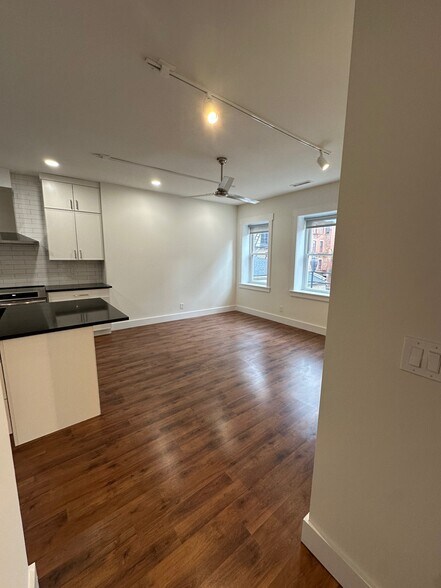 Building Photo - 1400 Elm St